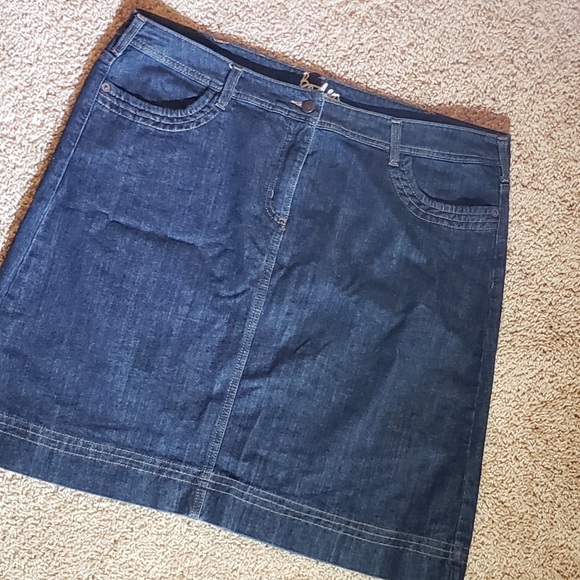 Boden women’s Jean skirt Size 16 dark wash denim - Picture 2 of 5